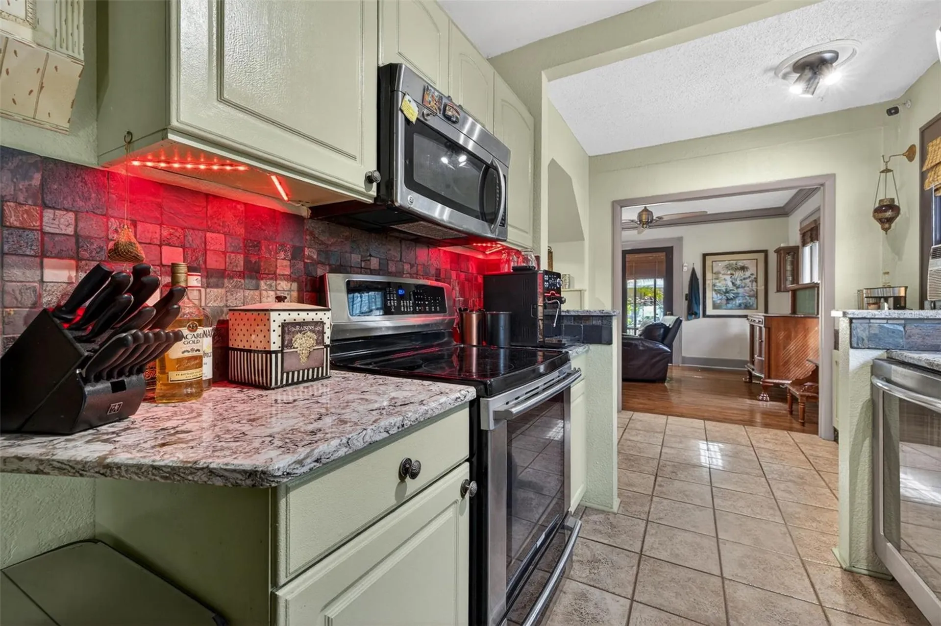 652 8th Avenue N St Petersburg FL 33701