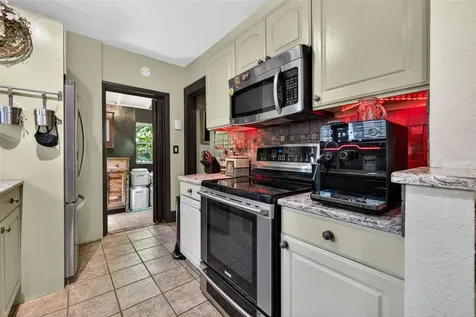 652 8th Avenue N St Petersburg FL 33701