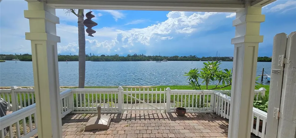 3747 Pompano Drive SE St Petersburg FL 33705
