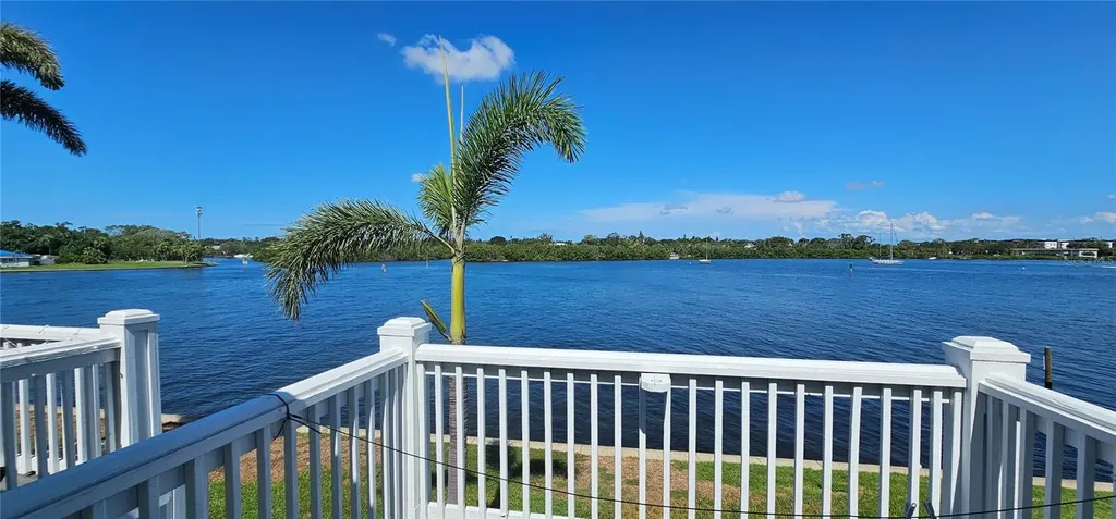 3747 Pompano Drive SE St Petersburg FL 33705