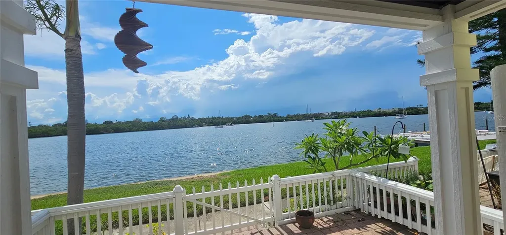 3747 Pompano Drive SE St Petersburg FL 33705