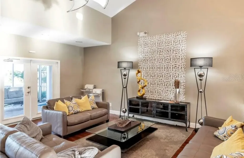 3747 Pompano Drive SE St Petersburg FL 33705