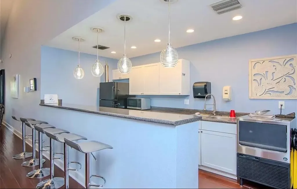 3747 Pompano Drive SE St Petersburg FL 33705
