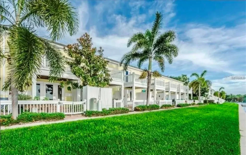 3747 Pompano Drive SE St Petersburg FL 33705