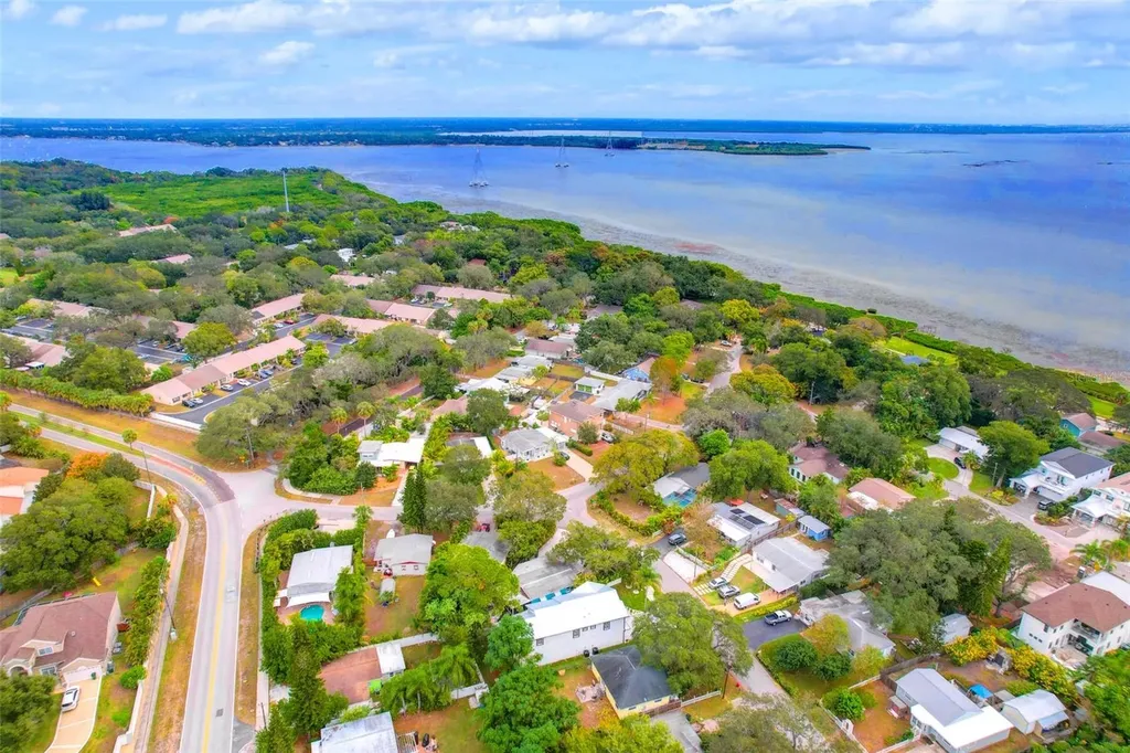 1105 Conant Avenue Safety Harbor FL 34695