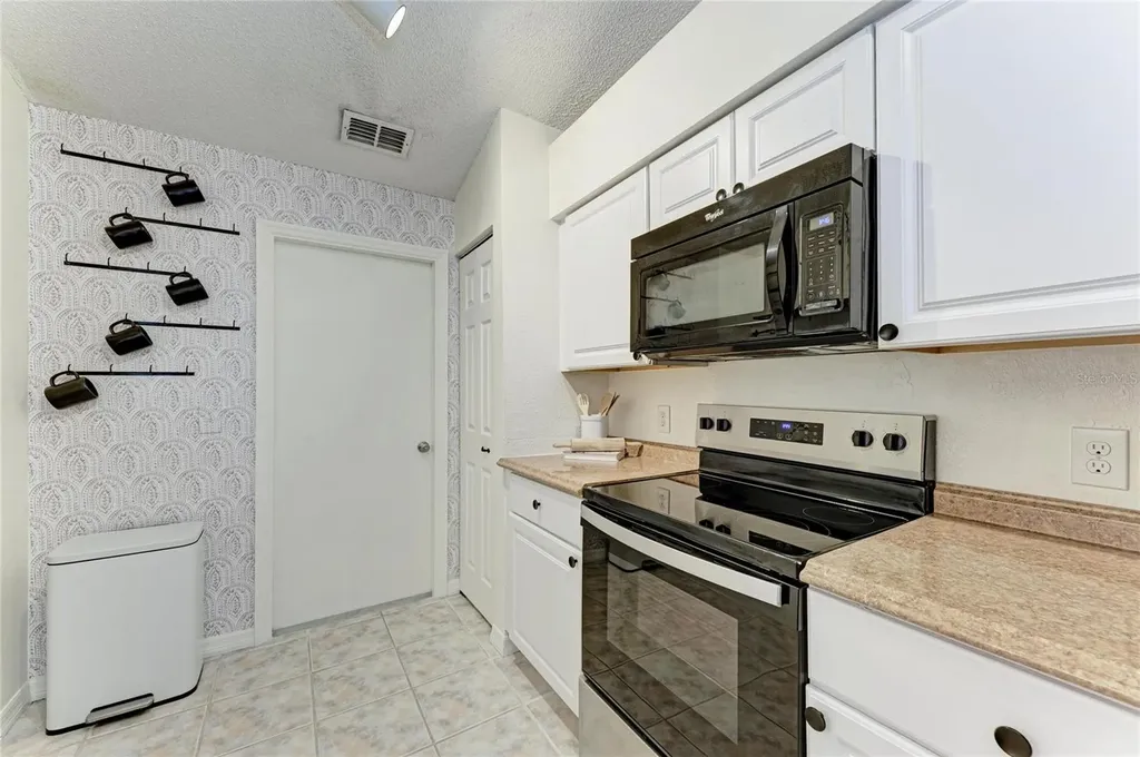 3543 65th Avenue Circle E Sarasota FL 34243