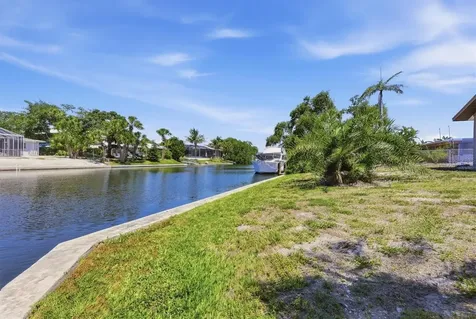 5108 Sandy Shore Avenue Sarasota FL 34242