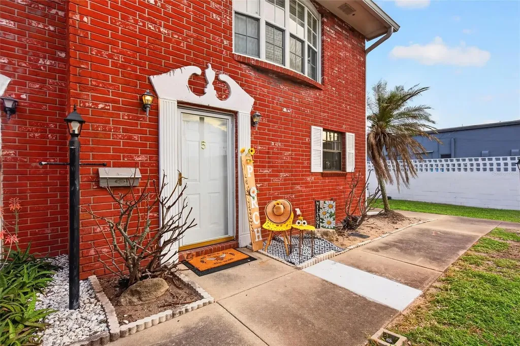 2250 S Palmetto Avenue South Daytona FL 32119