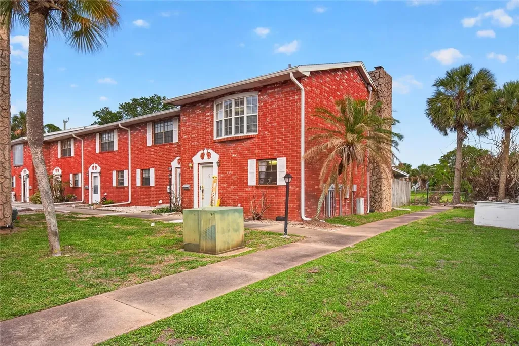2250 S Palmetto Avenue South Daytona FL 32119