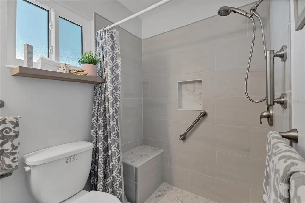1815 Roxane Way Sarasota FL 34235