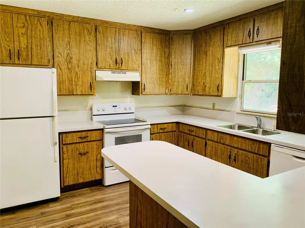 5200 N Apopka Vineland Road Orlando FL 32818