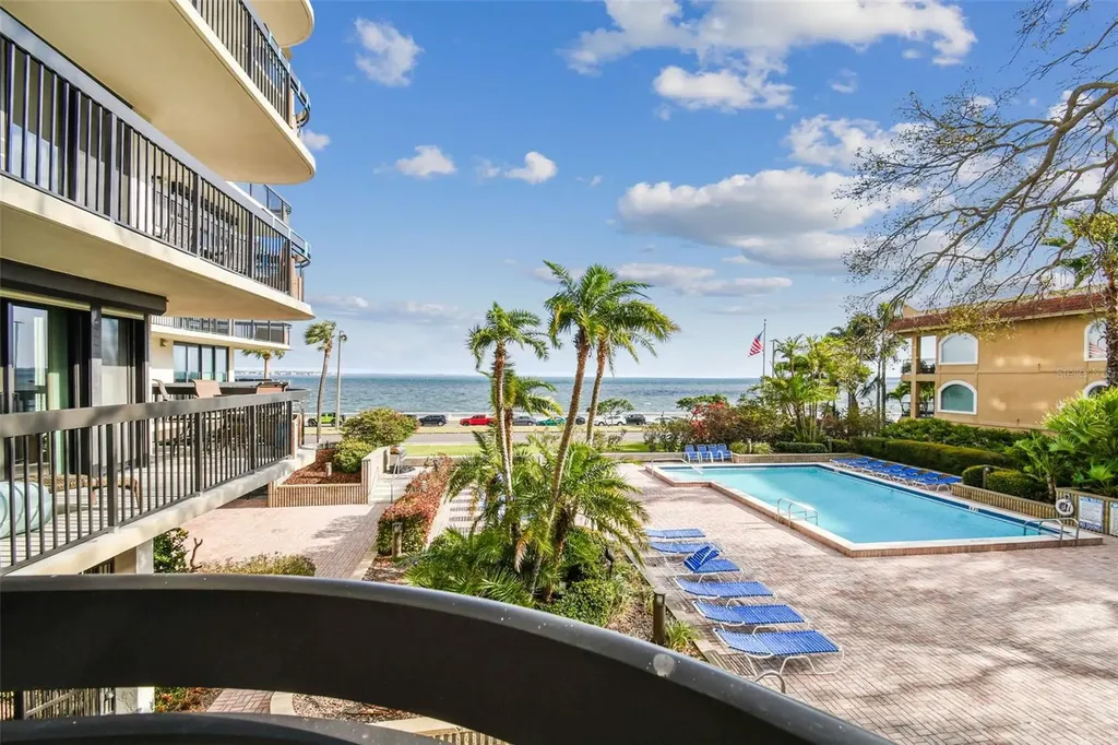2413 Bayshore Boulevard Tampa FL 33629