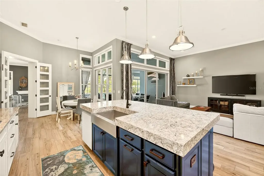 6951 Crestpoint Drive Apollo Beach FL 33572