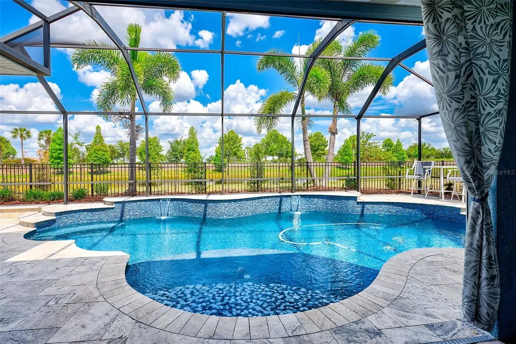 6951 Crestpoint Drive Apollo Beach FL 33572