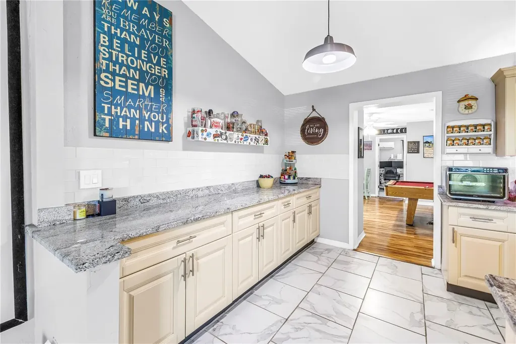 687 Jasmine Way S St Petersburg FL 33705