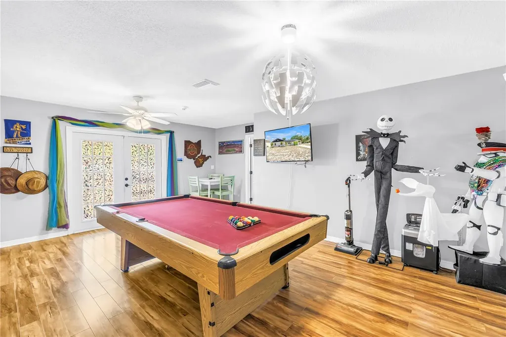 687 Jasmine Way S St Petersburg FL 33705