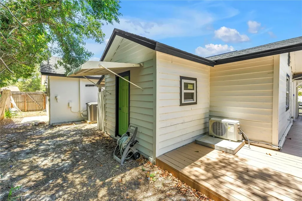 687 Jasmine Way S St Petersburg FL 33705
