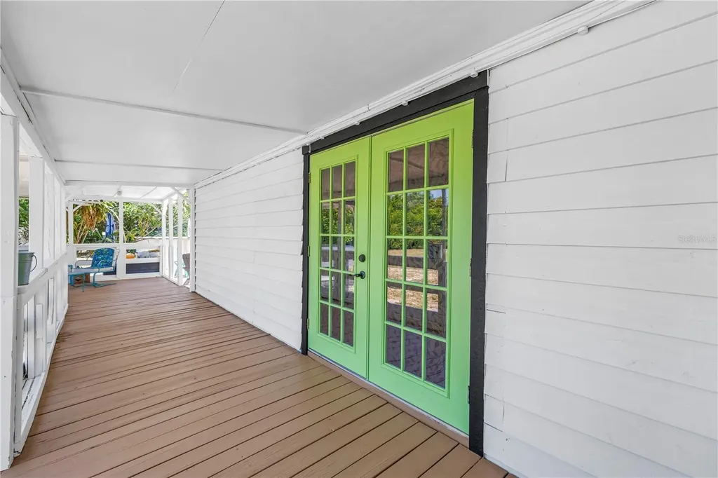 687 Jasmine Way S St Petersburg FL 33705