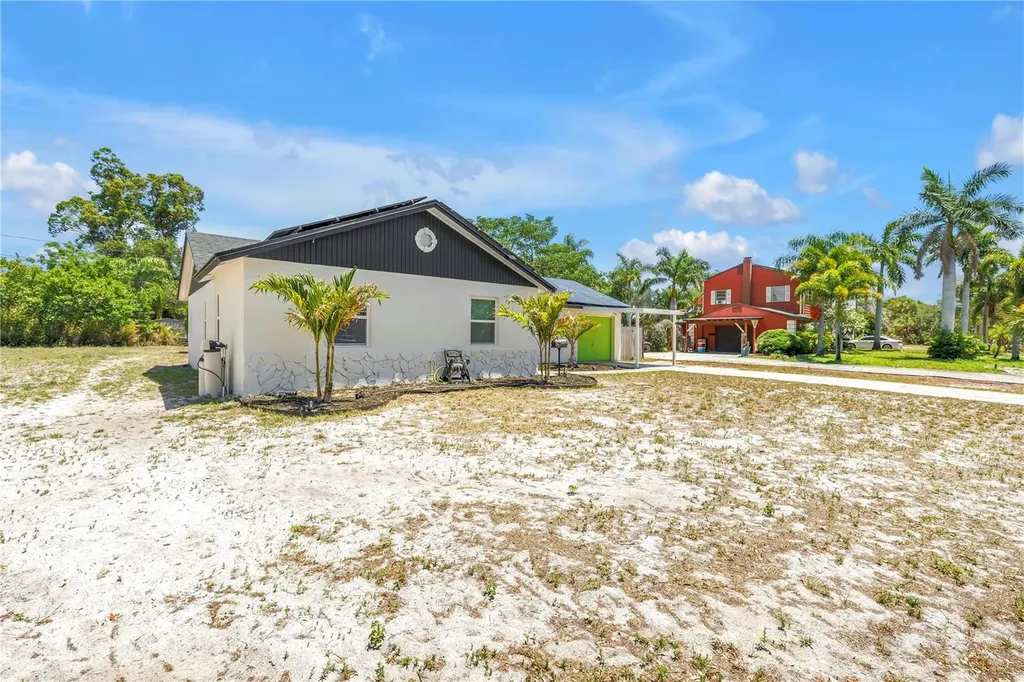 687 Jasmine Way S St Petersburg FL 33705