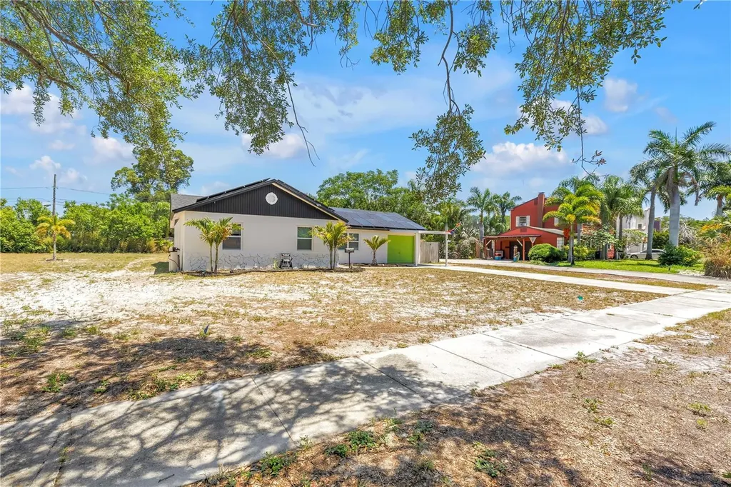 687 Jasmine Way S St Petersburg FL 33705