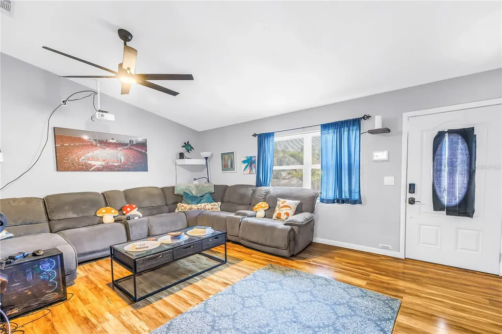 687 Jasmine Way S St Petersburg FL 33705