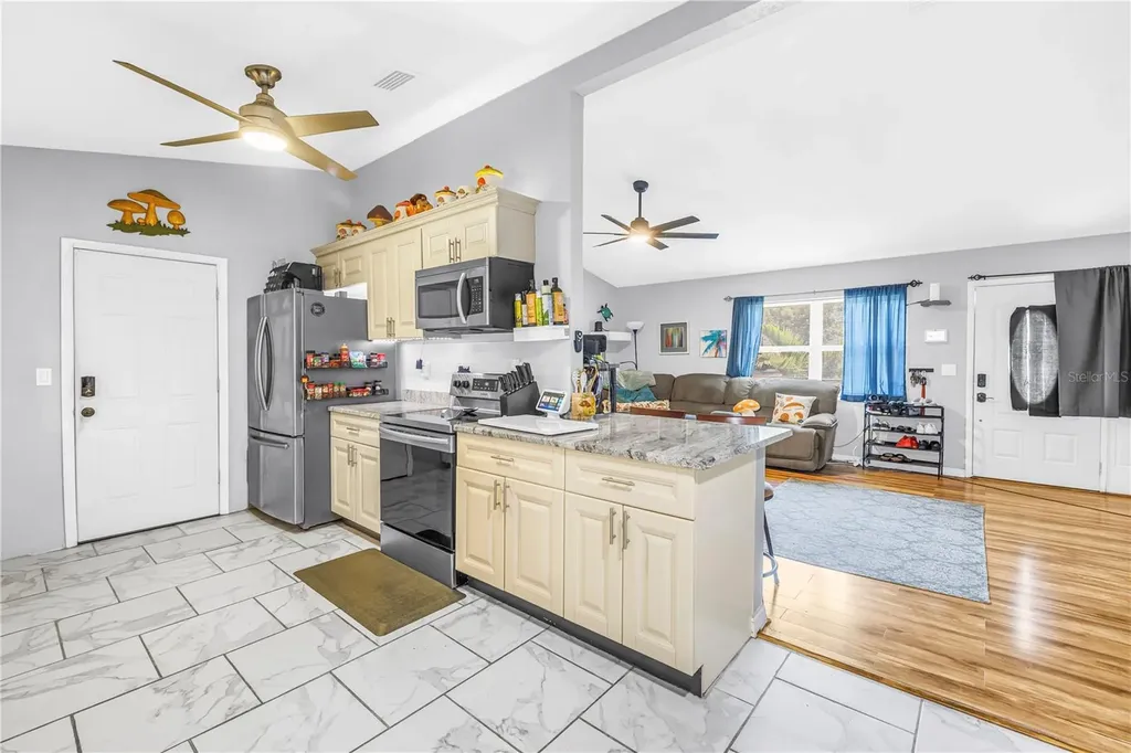 687 Jasmine Way S St Petersburg FL 33705