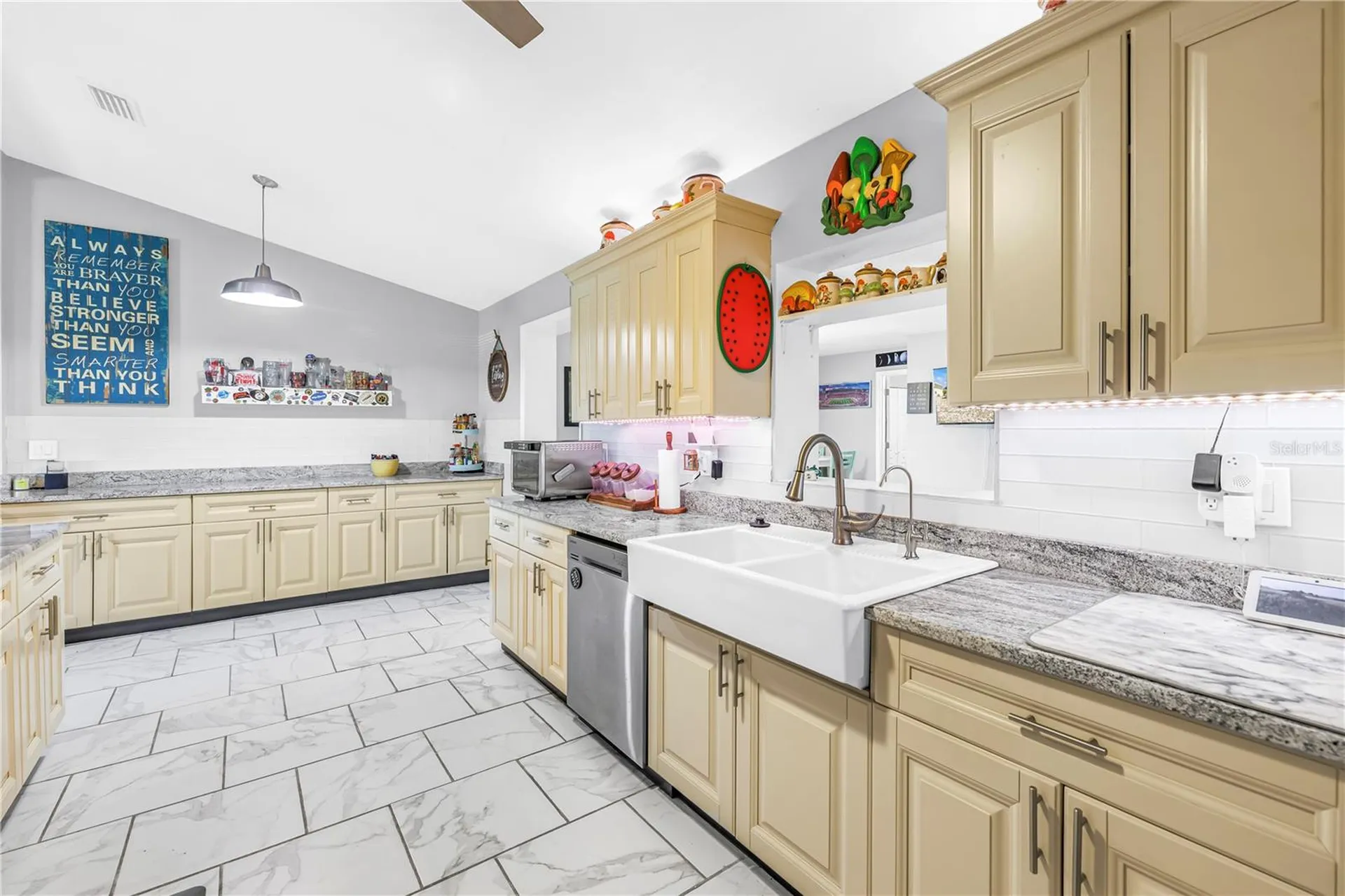 687 Jasmine Way S St Petersburg FL 33705