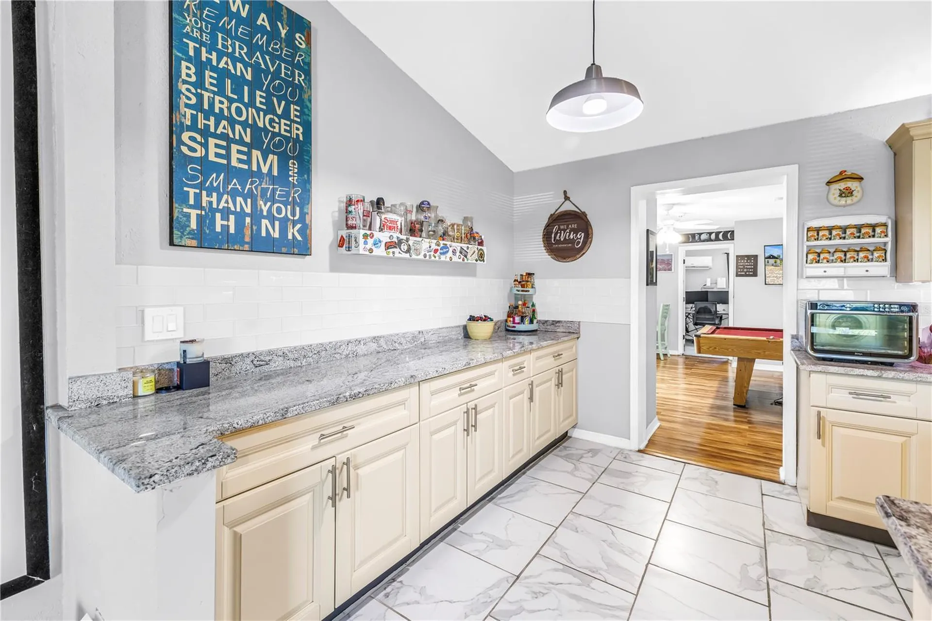 687 Jasmine Way S St Petersburg FL 33705