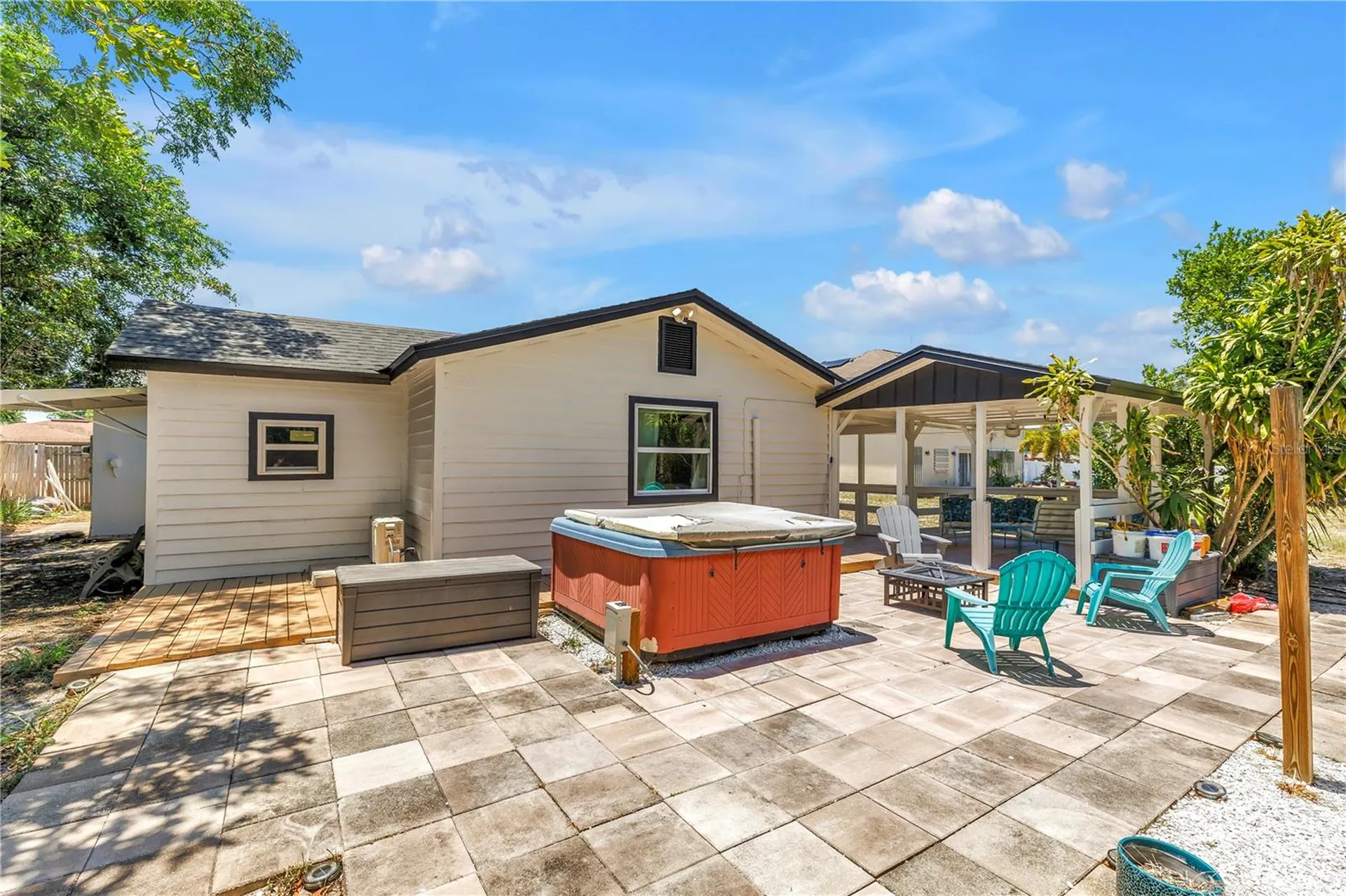 687 Jasmine Way S St Petersburg FL 33705