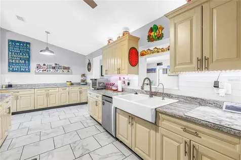 687 Jasmine Way S St Petersburg FL 33705