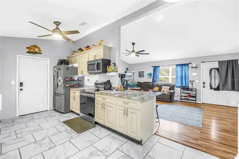 687 Jasmine Way S St Petersburg FL 33705