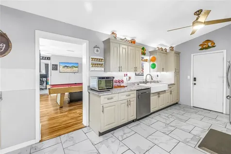 687 Jasmine Way S St Petersburg FL 33705