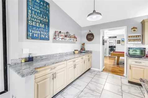 687 Jasmine Way S St Petersburg FL 33705