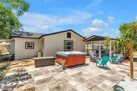 687 Jasmine Way S St Petersburg FL 33705