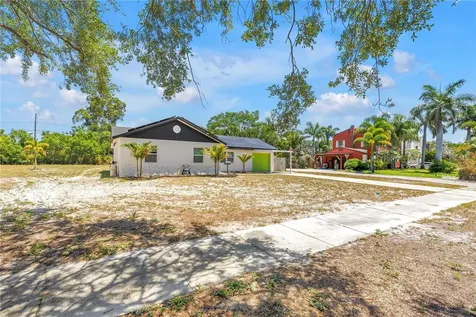 687 Jasmine Way S St Petersburg FL 33705