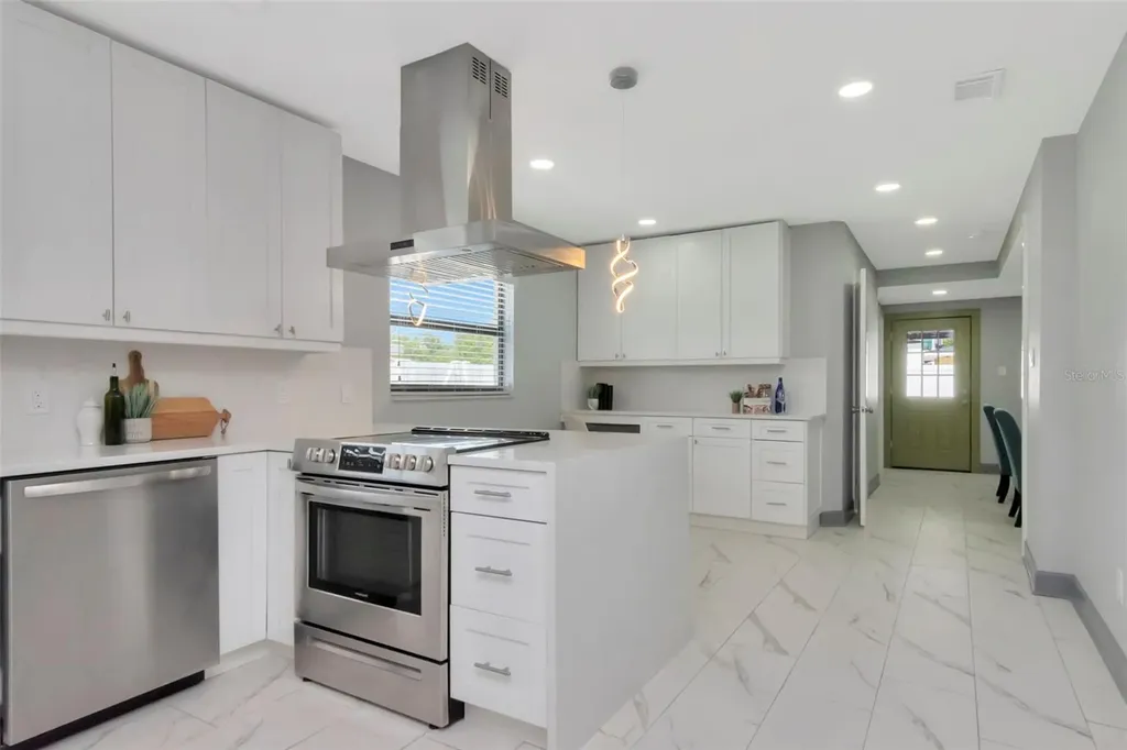 1713 W Saint Isabel Street Tampa FL 33607