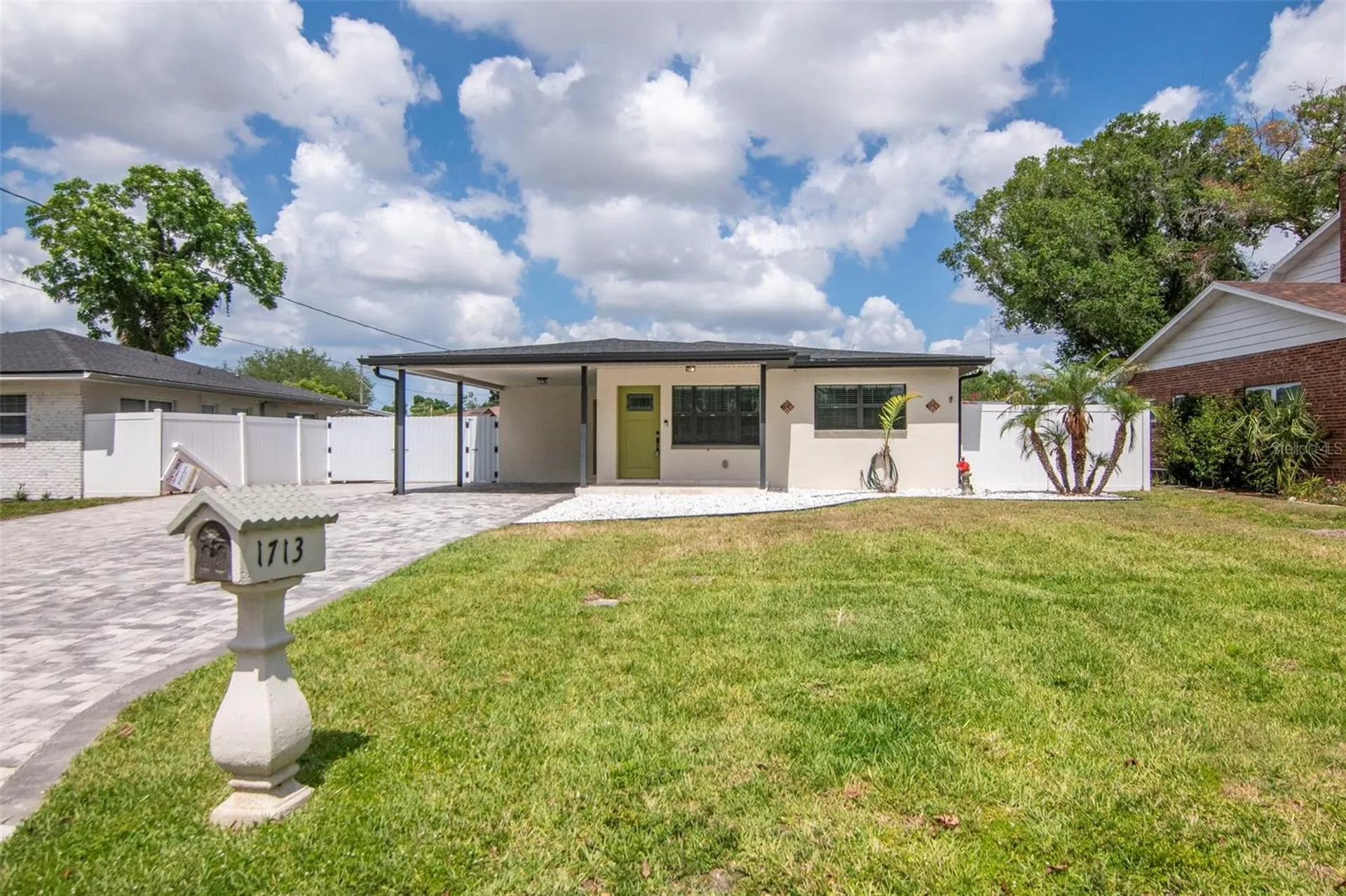 1713 W Saint Isabel Street Tampa FL 33607