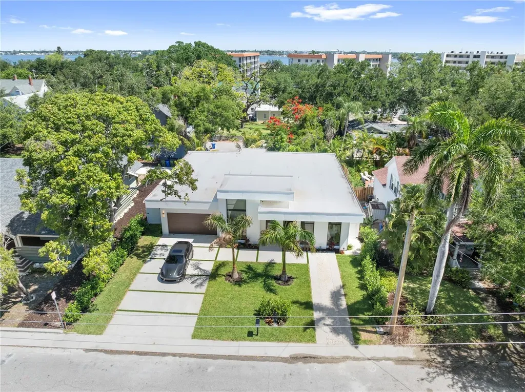 1544 3rd Avenue W Bradenton FL 34205