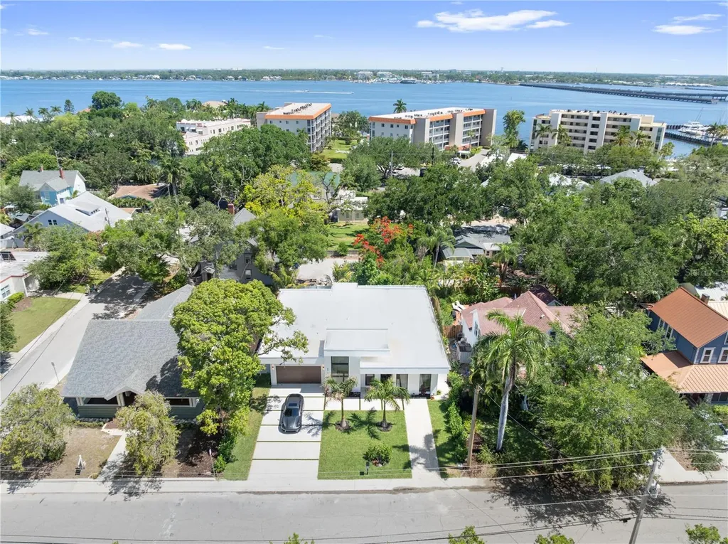1544 3rd Avenue W Bradenton FL 34205