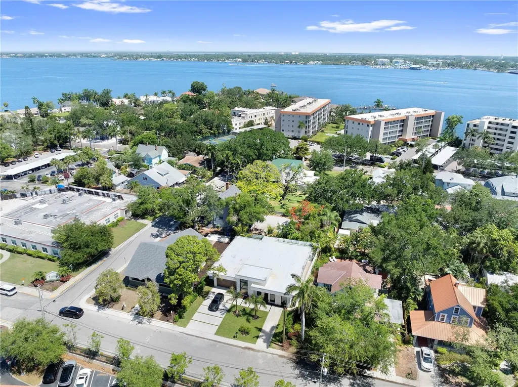 1544 3rd Avenue W Bradenton FL 34205