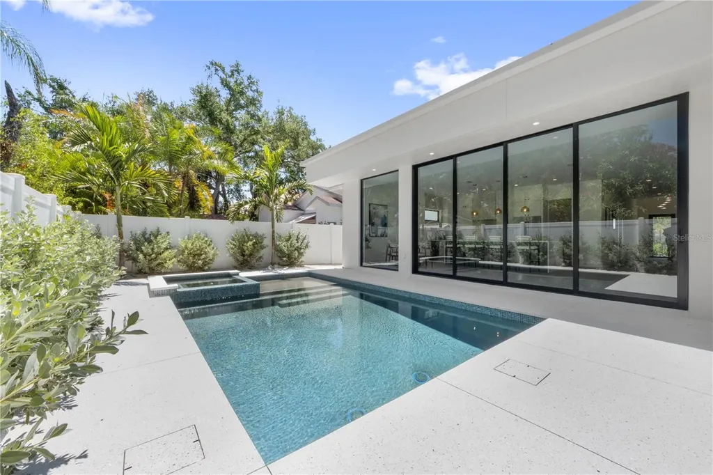 1544 3rd Avenue W Bradenton FL 34205
