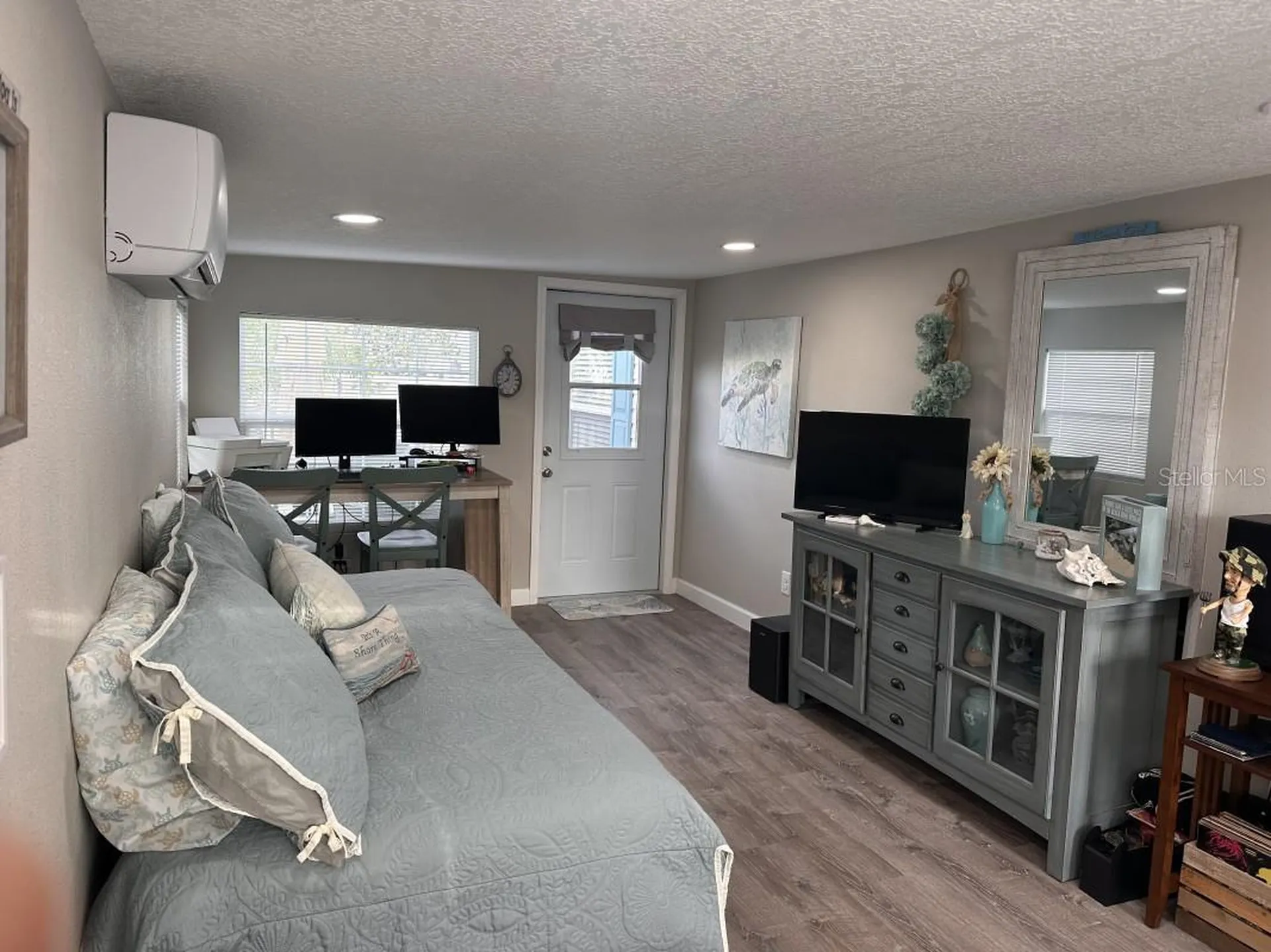 122 W Saint Annes Circle Apollo Beach FL 33572