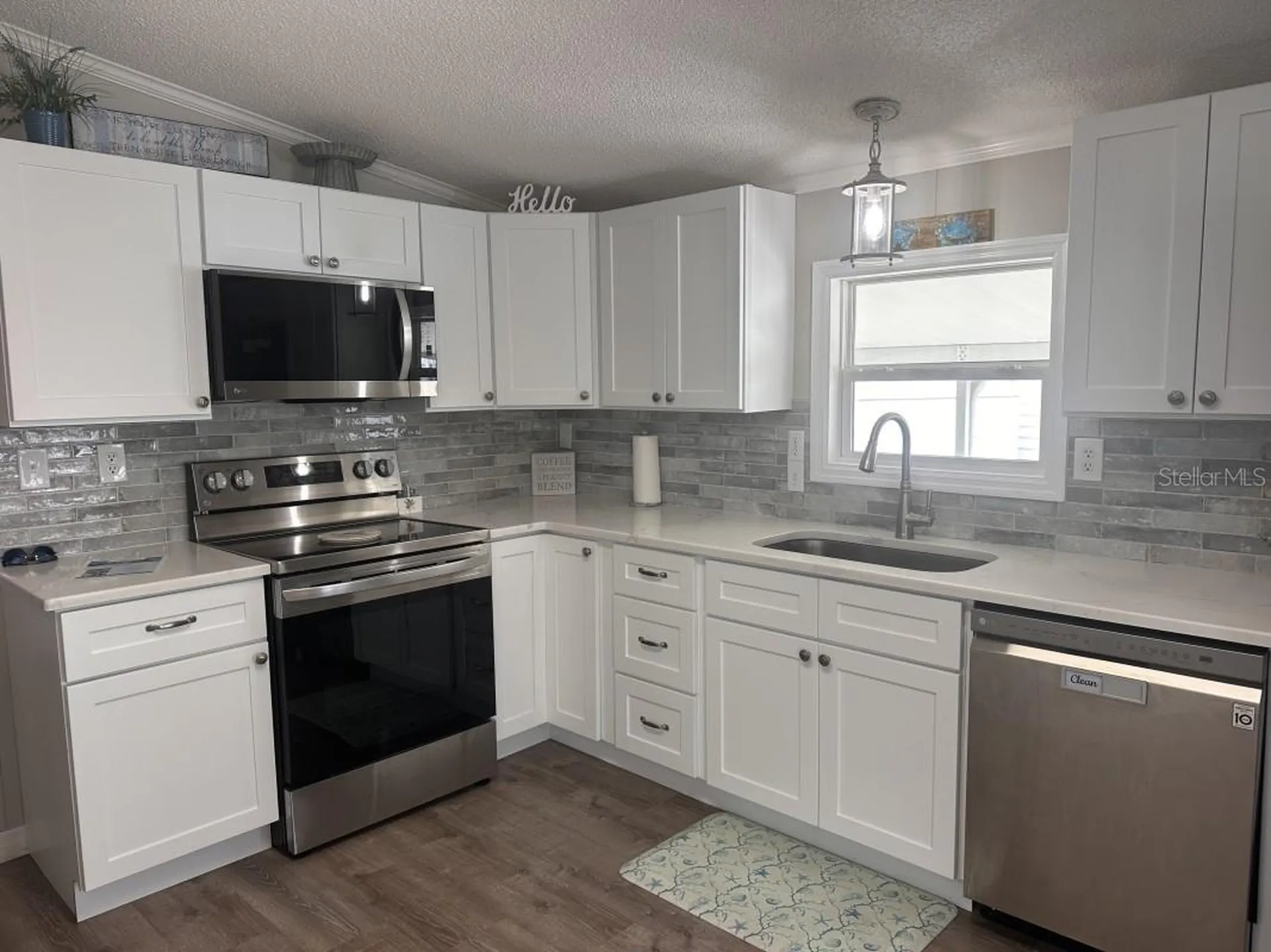 122 W Saint Annes Circle Apollo Beach FL 33572