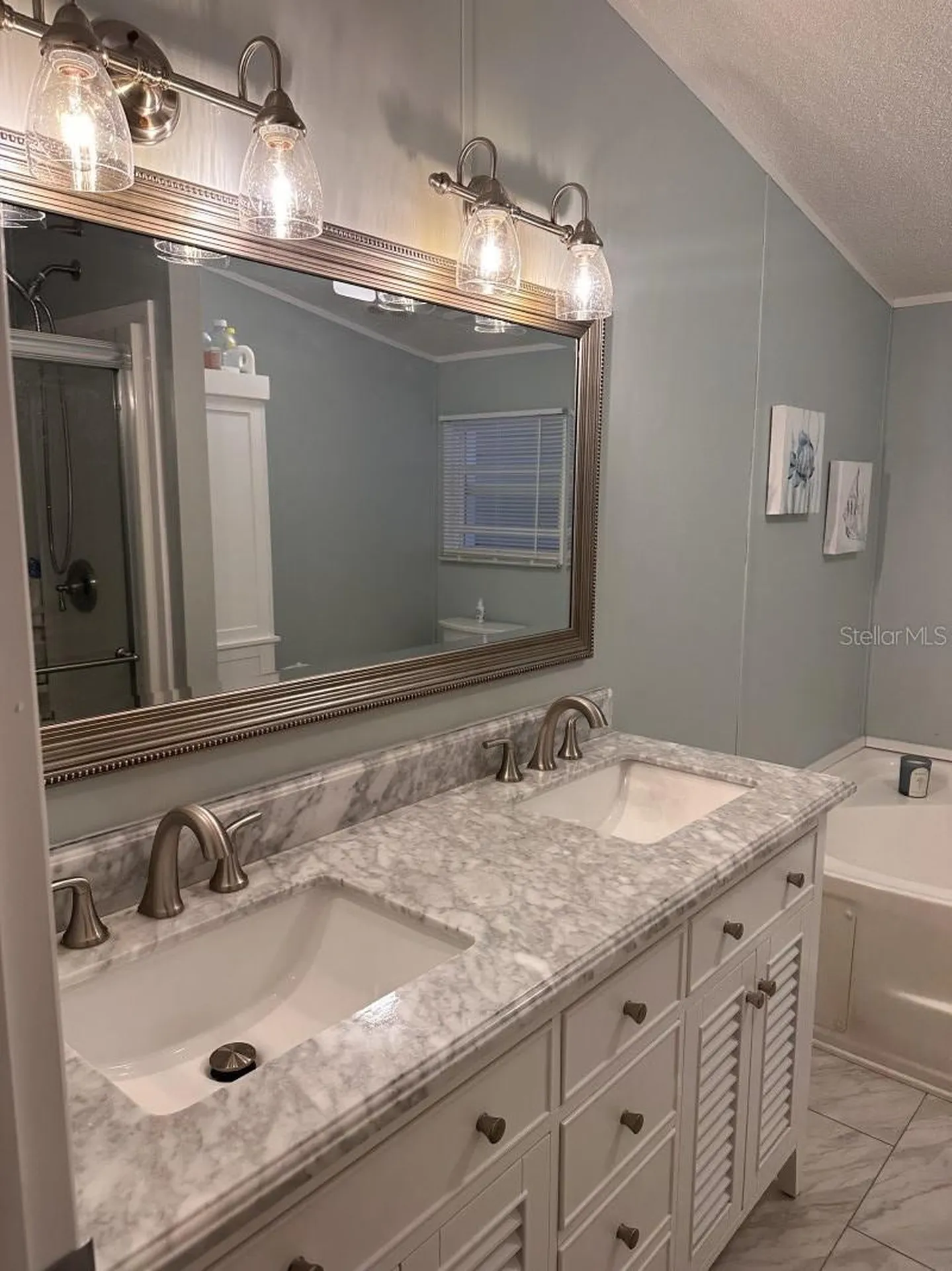 122 W Saint Annes Circle Apollo Beach FL 33572
