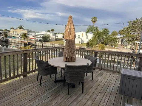 122 W Saint Annes Circle Apollo Beach FL 33572