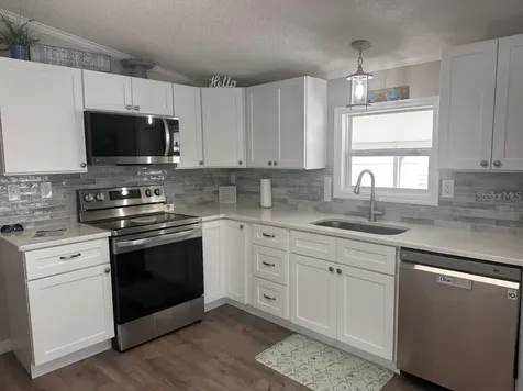 122 W Saint Annes Circle Apollo Beach FL 33572
