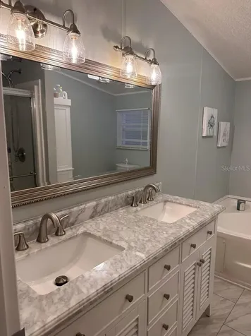 122 W Saint Annes Circle Apollo Beach FL 33572
