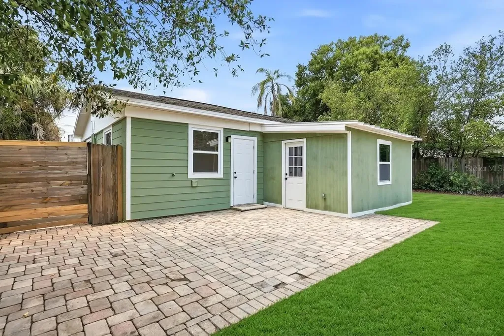 8403 N 46th Street Tampa FL 33617