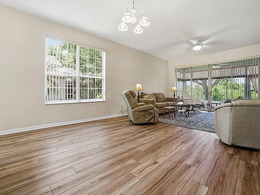1431 Lake Villa Drive Tavares FL 32778