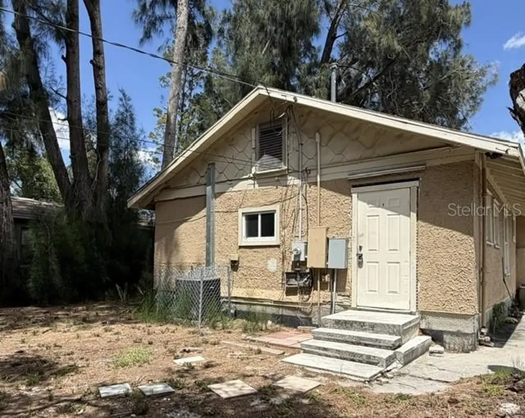 1727 45th Street S St Petersburg FL 33711